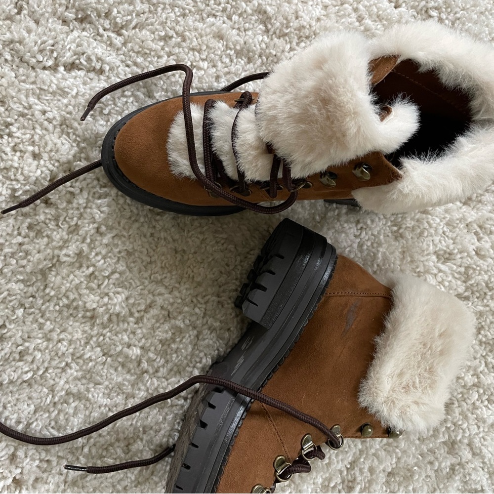 Boots made by sugar. Size 6 1/2.